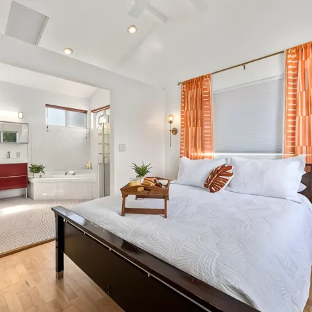 Tropical Garden Family Home & Penthouse - Sleeps 8 Walk to Beach, BBQ, Hot Tub
