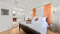 Tropical Garden Family Home & Penthouse - Sleeps 8 Walk to Beach, BBQ, Hot Tub - Gym