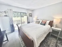The Captain’s Quarters - WALK TO BEACH! - Homestays