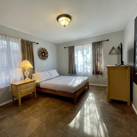Historic Private Home - 2 min to U of A & Banner