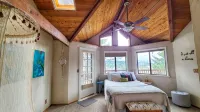 Cozy & Quiet 2 bdrm private Treehouse getaway with Amazing Views minutes from UO - 露台