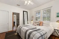 Buffalo Haus - Downtown charm 2-bedroom bungalow - 3-Star
