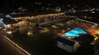 Mountain View Lodge - Pools