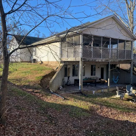 FAMILY FRIENDLY LAKE HOUSE WITH FABULOUS SCREENED PORCH