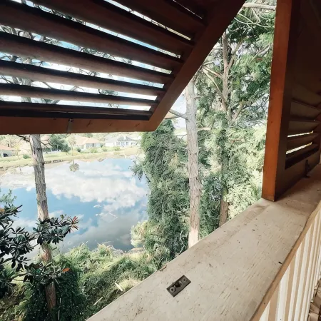 Coastal Treehouse, Heart of Destin! Walk to beach! Massive Balcony w/ Lake Views