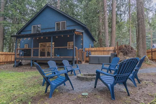 Rainier's Newest Luxury Chalet w/ Hot Tub-AC-WiFi - 4-Star