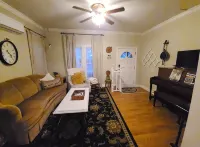 Bluegrass Bungalow 2 bedrooms with large porch - 3 stjerner