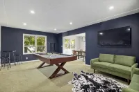 Montana Mansion: Theater, Gym, Arcade, Billiards - Homestays