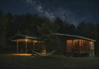 Secluded Magnolia Cabin & Hot Tub - 2-Star