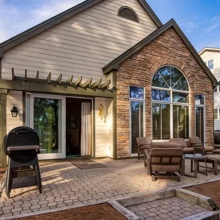 Stunning Golf Views on Pinehurst National No. 9. A Luxurious Retreat Awaits.