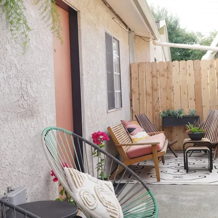 Downtown Vaulted Luxe Haus-near Napa. Walk Downtown. Pet-Friendly!