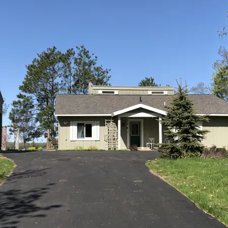 Family Friendly Cottage w/Spectacular Views of Round Lake-Hayward, WI