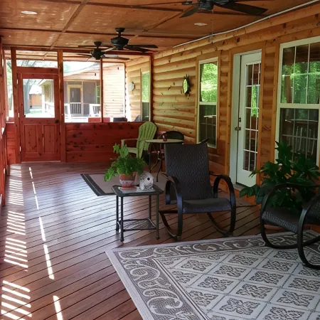 Beautiful cabin style home backing up on the White River!