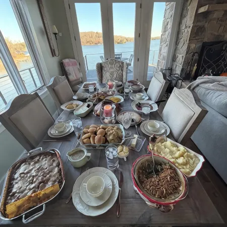 Stunning Mountain Views!  Lakefront Luxury w Pool, Spa, Kayaks & Deep-Water Dock