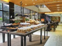 Fuli Hot Spring Resort Hotels near Longfeng Temple