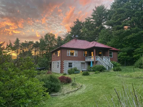 Giant chalet with private lake access. Hot tub. pet friendly. ultimate game room - Chalets