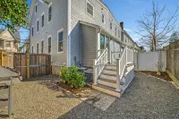 Palmer Square 1BR w/ Private Patio - 4 tähden