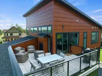 Architectural Masterpiece Home with Mountain Views & Hot Tub - 4-Star