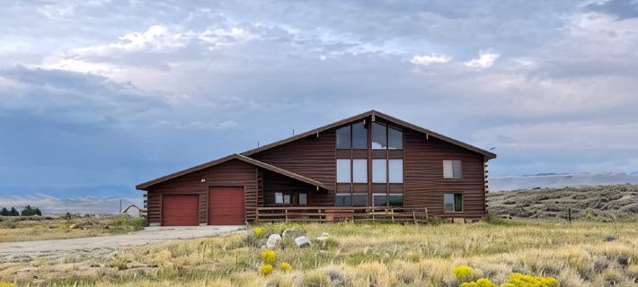 Large cabin with amazing views, mountains, sunsets, and wildlife. Hotels in Sublette County