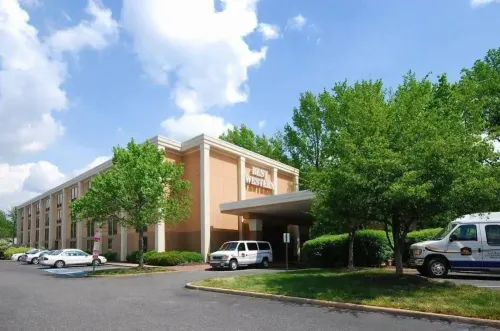 Best Western Plus Richmond Airport Hotel - Pet friendly