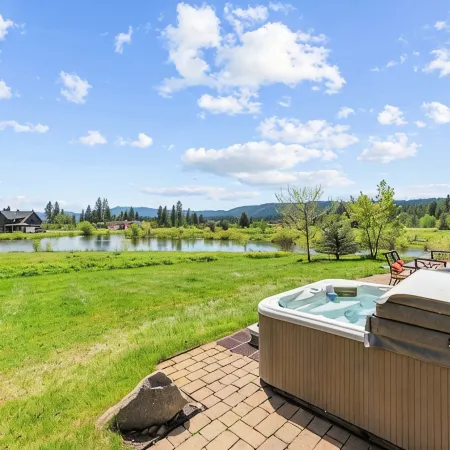 The Chalet @ BHOTR-Luxurious mtn getaway w/hot tub on back patio