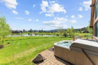 The Chalet @ BHOTR-Luxurious mtn getaway w/hot tub on back patio - Chalets