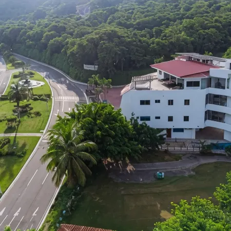 La Loma Suites