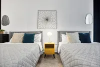 Family Fun/5 Min Airport & Beach/Jacuzzi, BBQ/Kids Pool,Ping Pong /Solar Panels - Private Pools