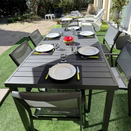 Air-conditioned apartment - All comforts - with garden and parking space