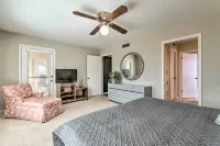 Arkansas Retreat Near Lake Hamilton w/ Pool Access - spa