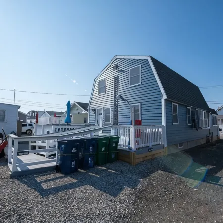 Premier, modern, fully renovated, Beach home...stroll to the beach in 3 minutes!