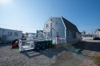 Premier, modern, fully renovated, Beach home...stroll to the beach in 3 minutes! - Kitchens