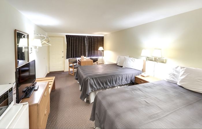Travelers Inn