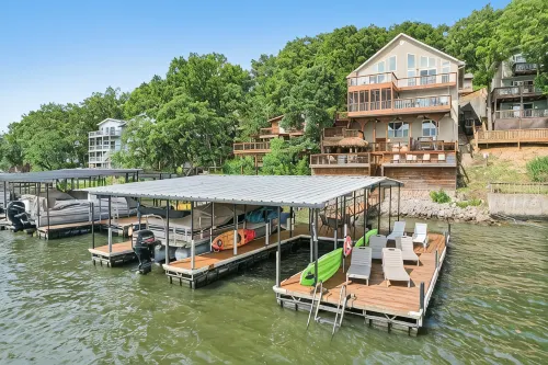 Spacious LF Home-Million Dollar Views with 26 Foot Slip, Kayaks, Sups and More! - 4 tähden