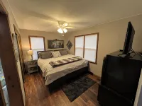 Charming 2-Bedroom Channel House and Kayaks in Paddock Lake - 4-Sterne