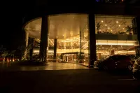 Avenzel Hotel & Convention Cibubur - Parkplatz