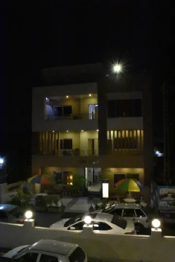 Al-Fateh Hotel Отели рядом с достопримечательностью «Университет Эдьюкейшен»