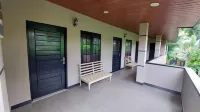 Edwin's Airport Garden