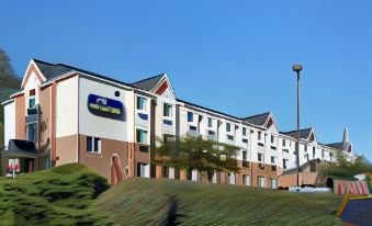 Microtel Inn & Suites by Wyndham Charlotte/University Place