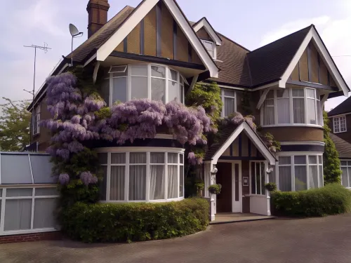 Cranston House Hotels in Lingfield