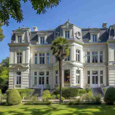 Hôtel spa Château la Comtesse de Loire Hotel Exterior