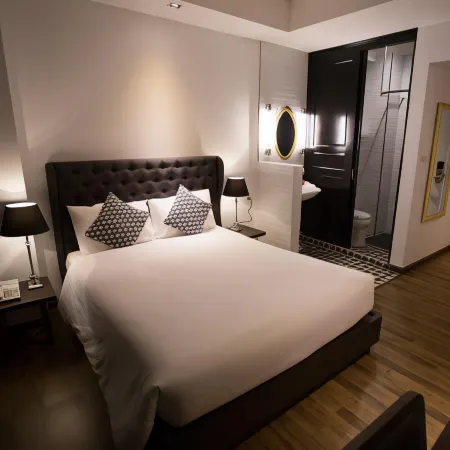 First House Hotel Bangkok Отели рядом с достопримечательностью «Патумван»