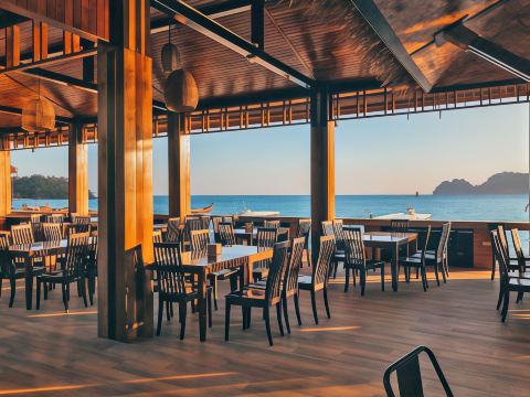 Phi Phi Andaman Beach Resort Hotele w: Ko Phi Phi