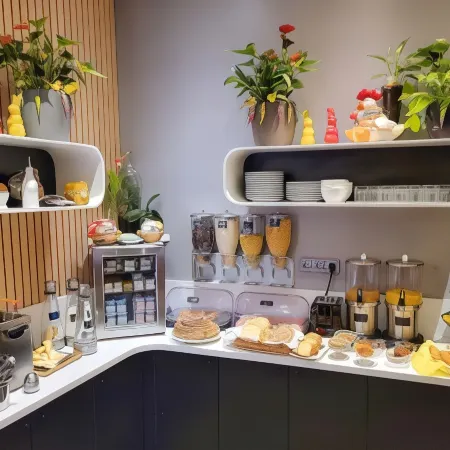 Virgina Hotel - Paris Отели рядом с достопримечательностью «Станция RER Denfert Rochereau»