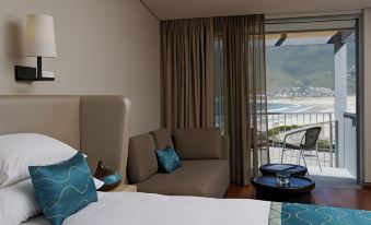 Chapmans Peak Beach Hotel