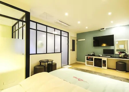 Enter Motel Sacheon