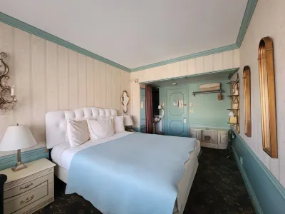 Lowell Inn