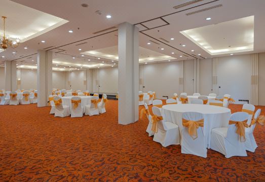 더 캐피탈 호텔 수라바야