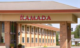 Ramada by Wyndham Saginaw Hotel & Suites