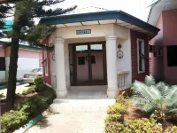 Room-Garentiti Apartment - Silver Room I Hotels near Miriam Babangida Leisure Park